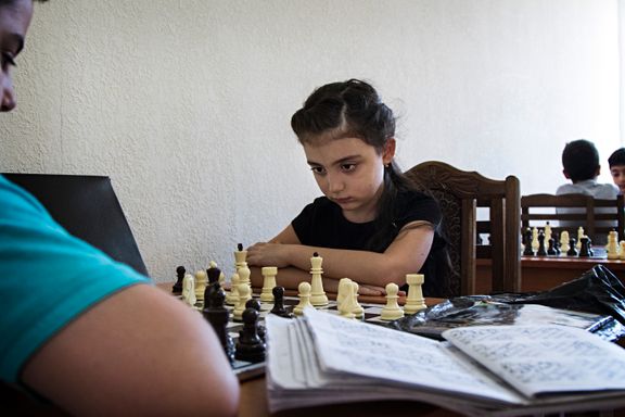 Her er sjakk obligatorisk for alle skolebarn. Det fattige landet har seriøse planer om å knuse Magnus Carlsen.