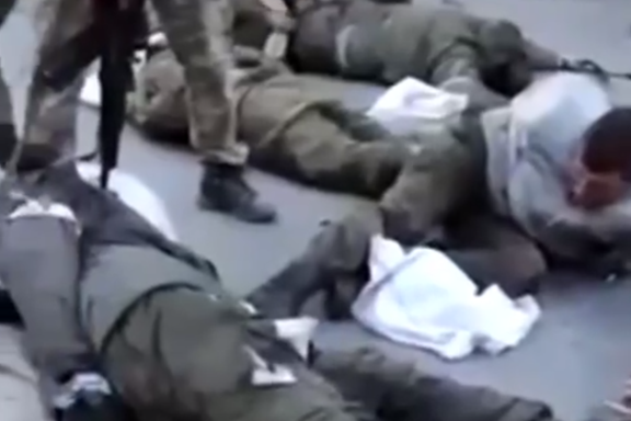 Video viser angivelig at russiske krigsfanger blir skutt i beinet. Nå lover Ukraina å etterforske påstandene.