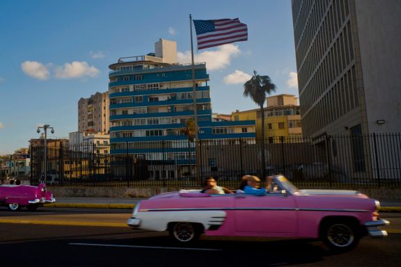 Minst 21 amerikanske diplomater er blitt mystisk syke. Nå vurderer USA å stenge ambassaden på Cuba.