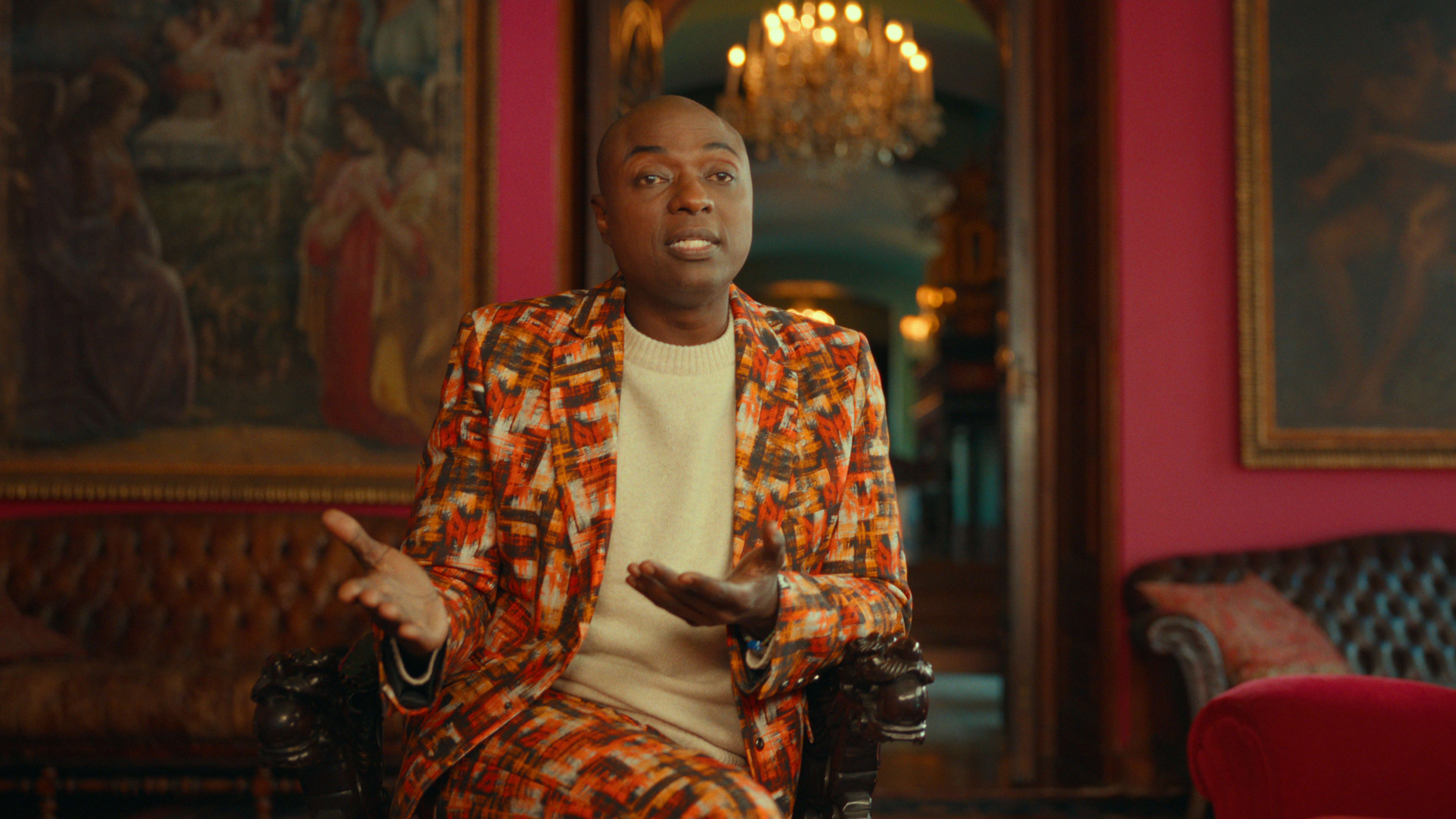 I «Rebel Royals» kommer Durek Verrett med kritiske påstander om hva kongen og dronningen skal ha sagt eller gjort.