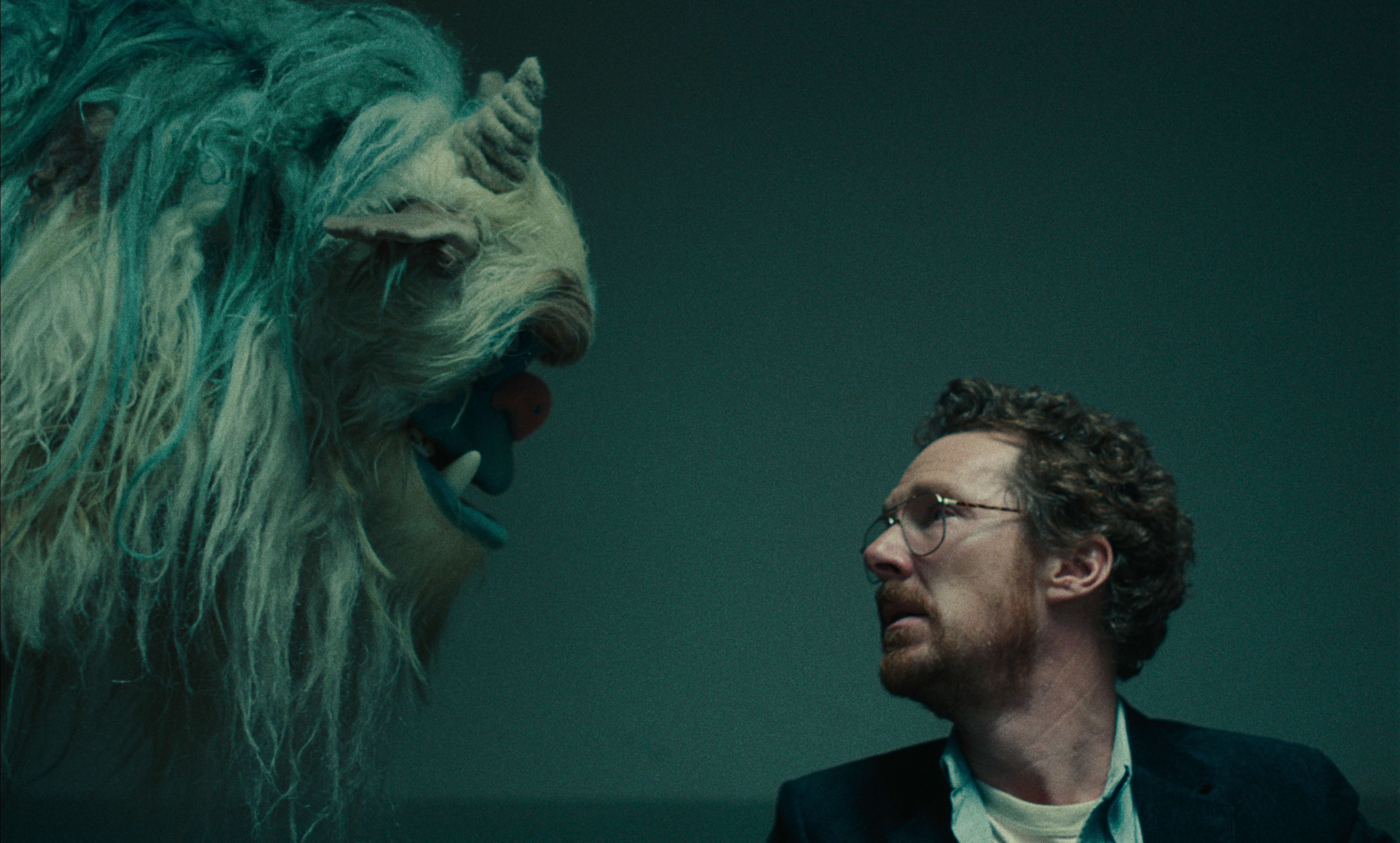 Fantasibeistet Eric og den alkoholiserte Vincent (Benedict Cumberbatch)