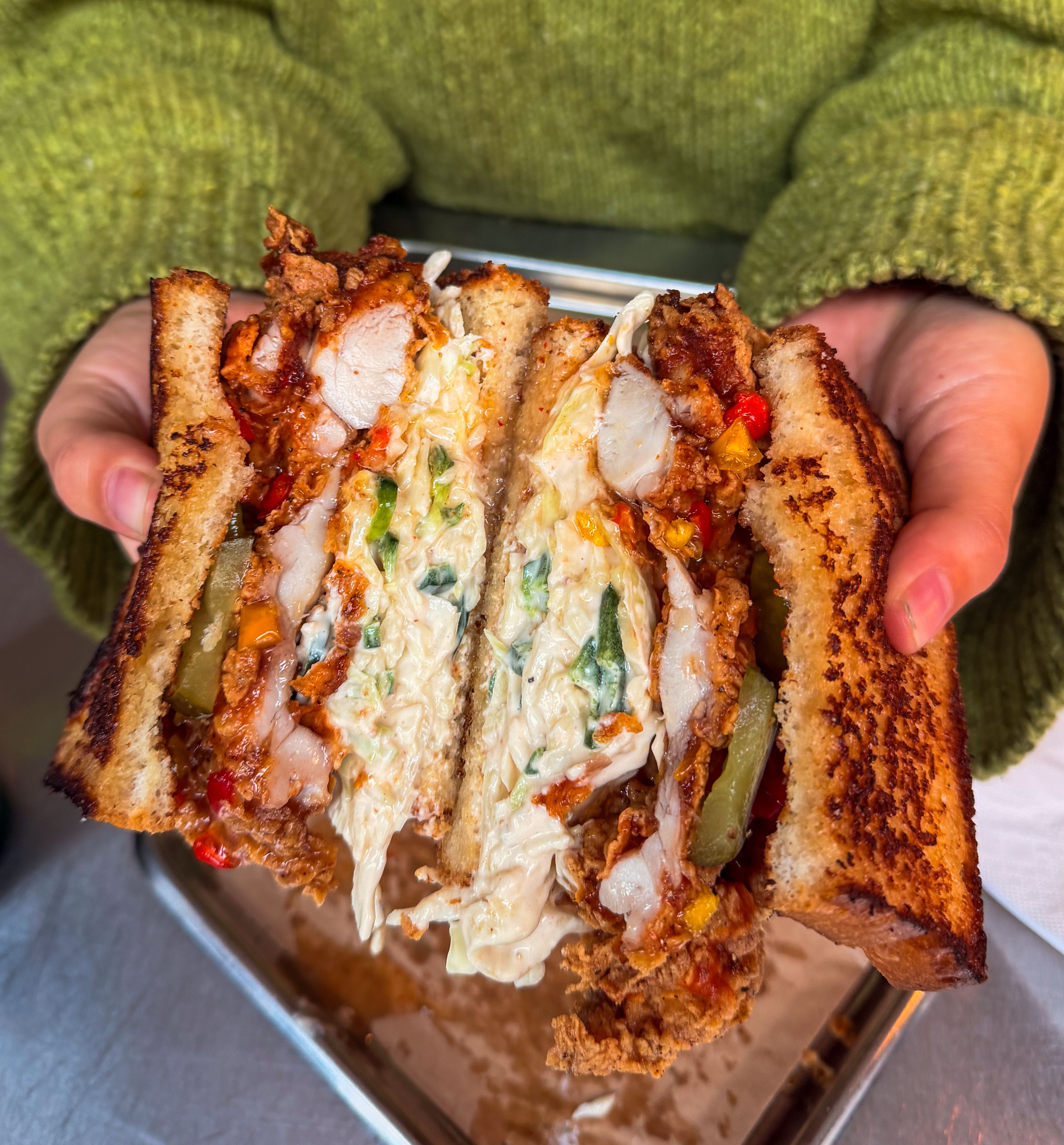 Alt man ønsker seg av en fritert kyllingsandwich. Kostet 190 svenske kroner.