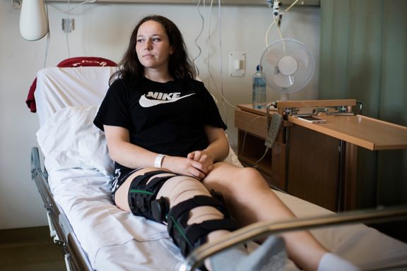 Hun satt syv timer i drosje på vei til sykehus. Så måtte operasjonen utsettes.