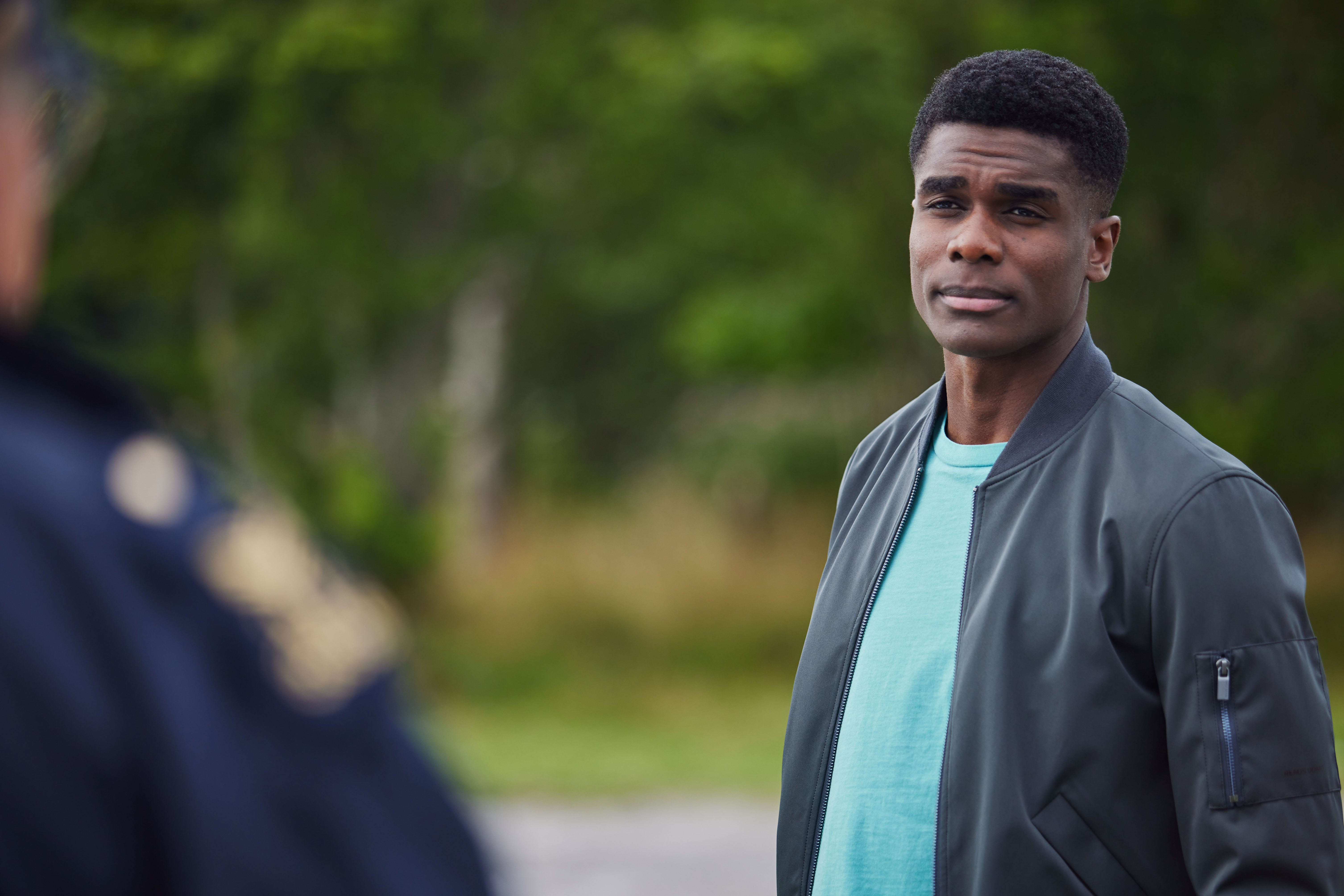 Storbydetektiv Aoife Akingbola (Demi Isaac Oviawe).