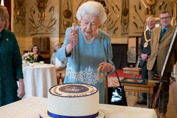 Dronning Elizabeth holdt teselskap dagen før 70-årsjubileet
