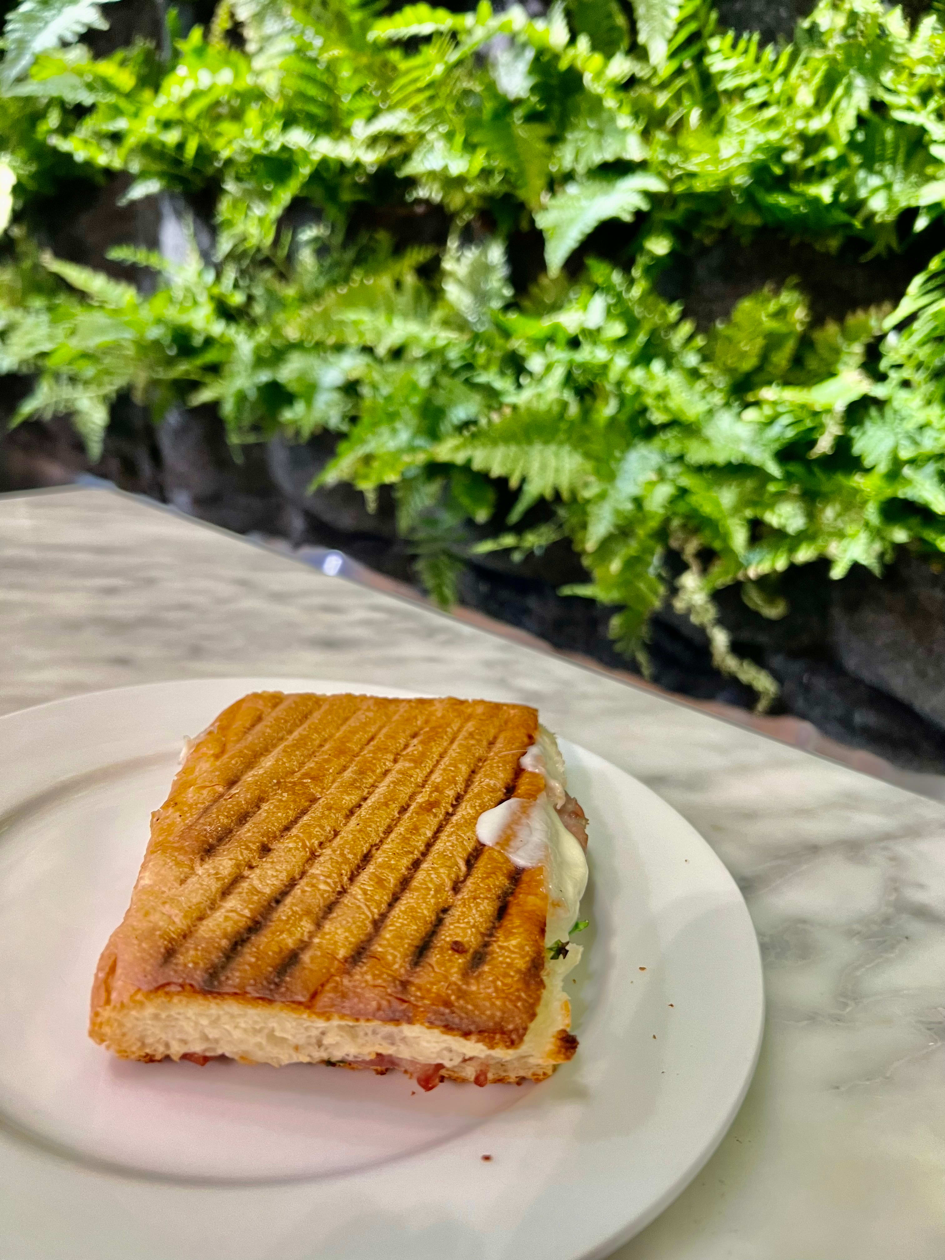 Test av alle 20 spisesteder og restauranter i avgangshallene på Gardermoen: Her finner du den beste maten