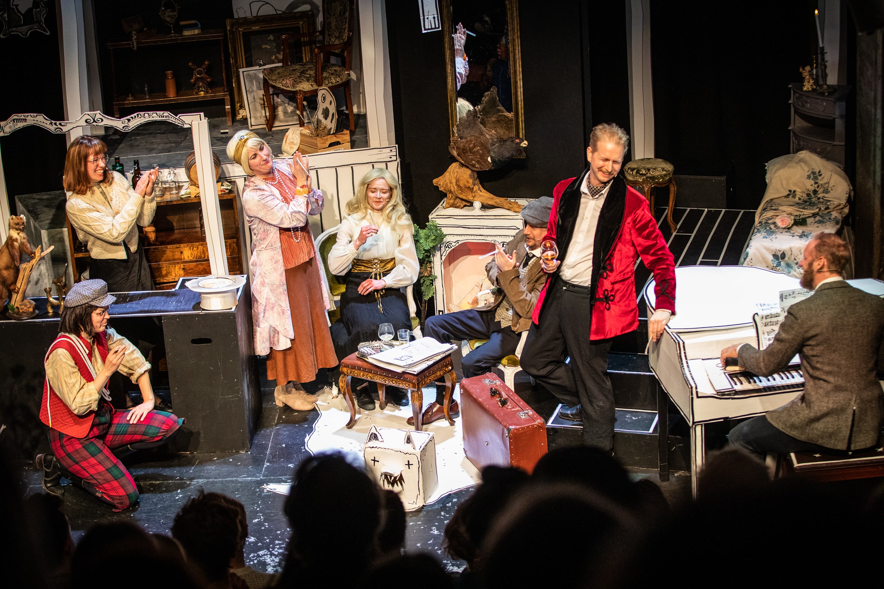 Bilder fra forestillingen. 