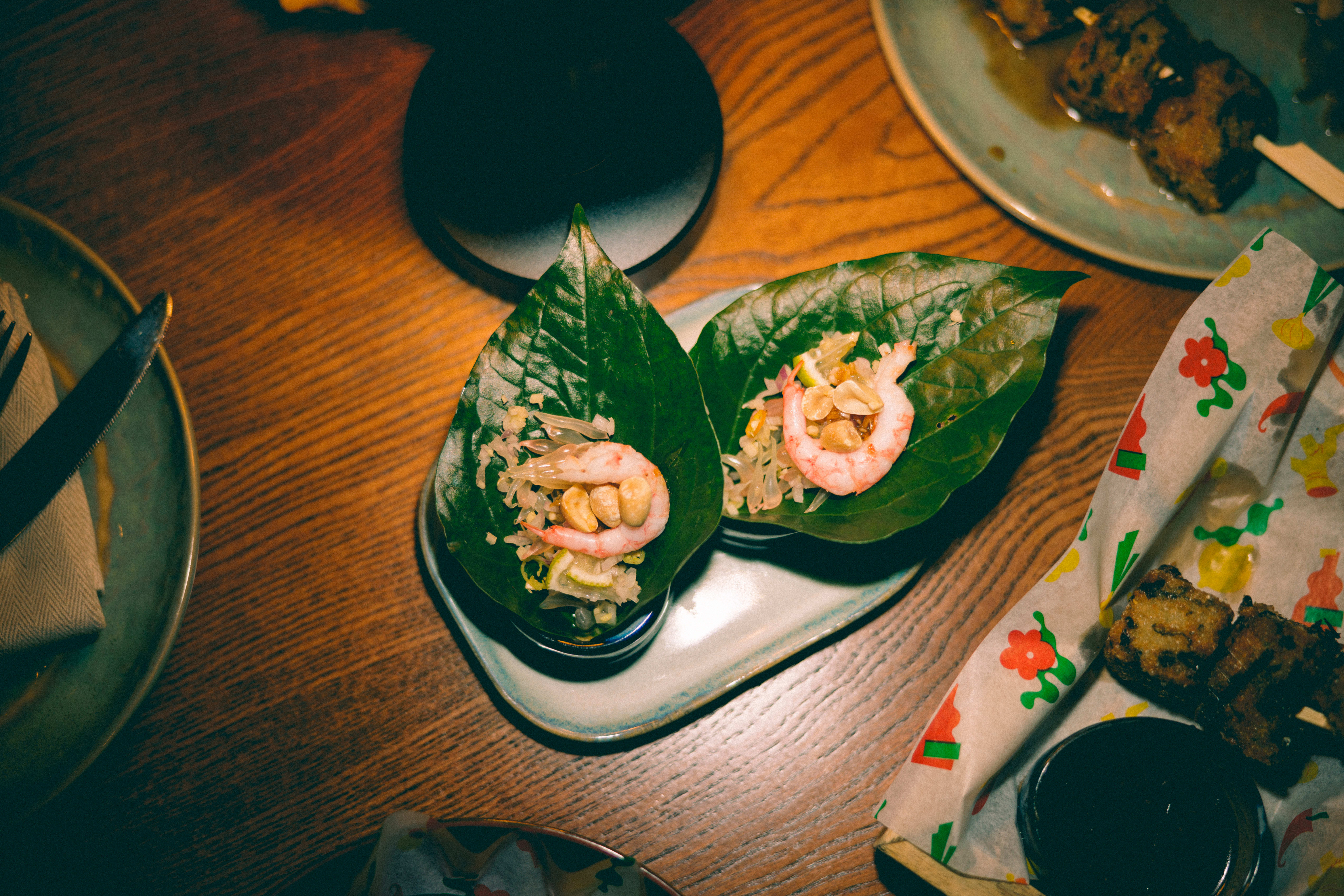 Reker i cha-plu-blader starter kokkens meny. 