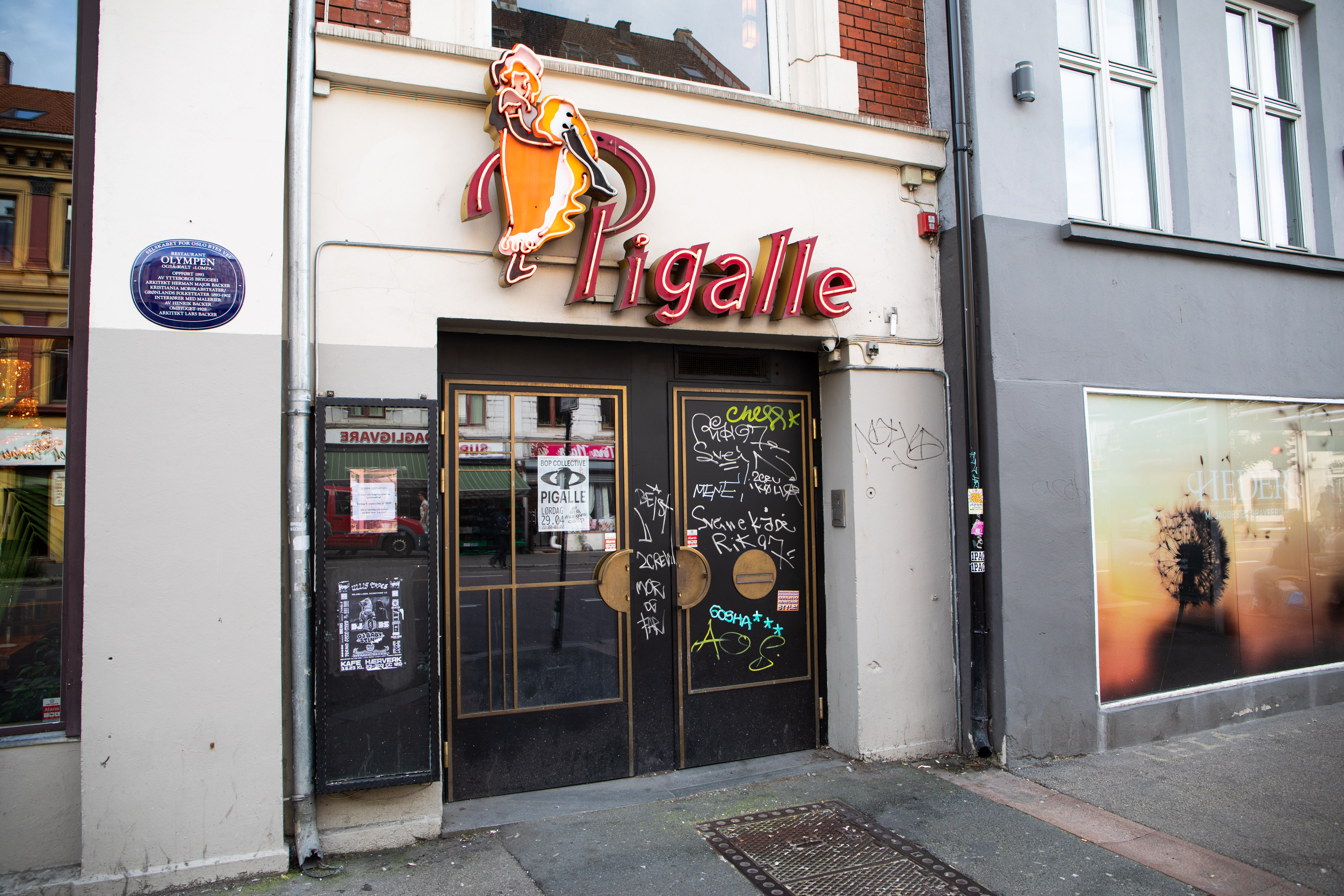 Vegg i vegg med Olympen ligger den tilhørende nattklubben Pigalle. Den åpner også dørene på ny, med samme konsept. 