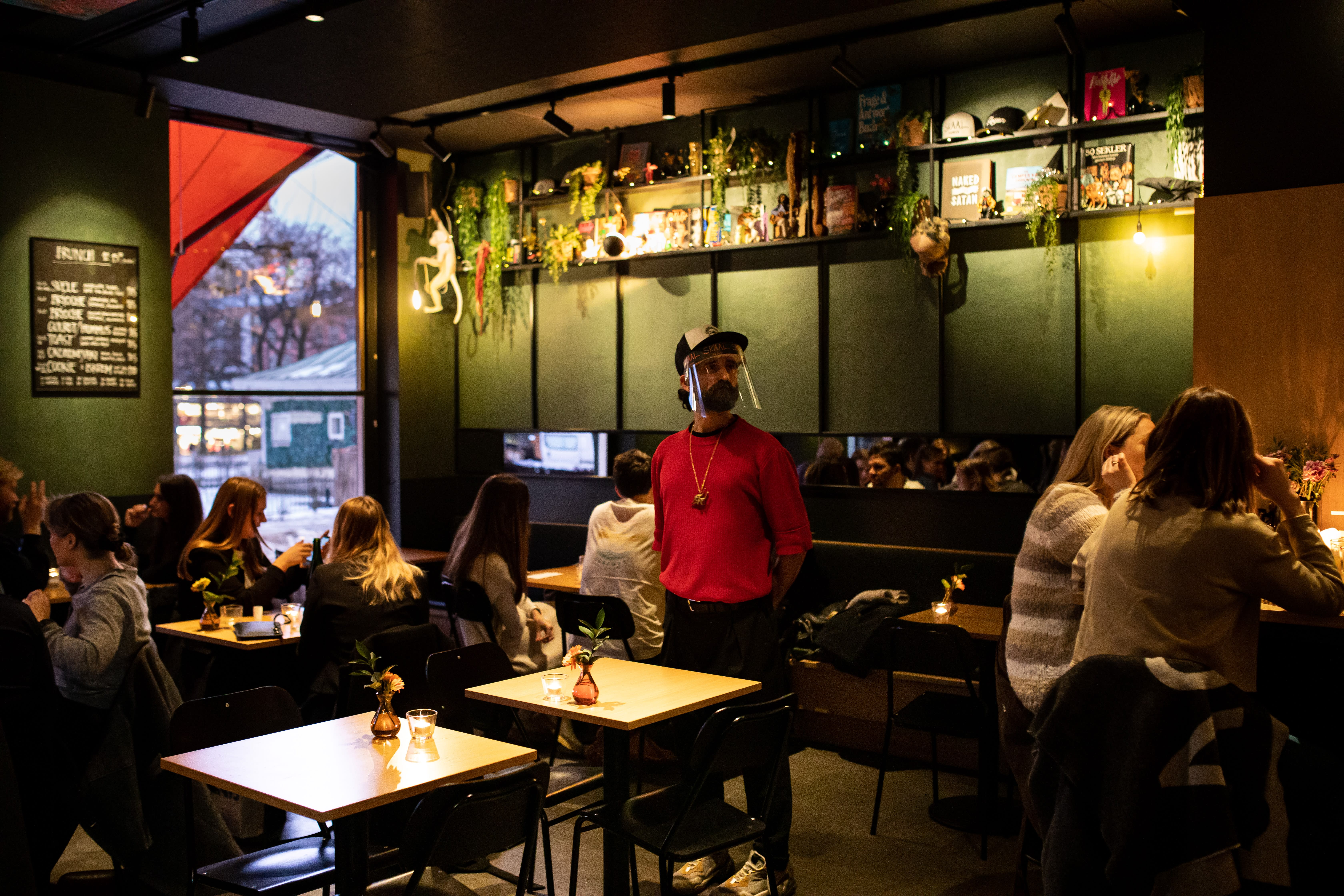 Ja, her får du service. 