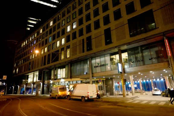Kjøpesenter og hotell i Oslo sentrum mistet strømmen etter vannlekkasje - 290 hotellgjester evakuert