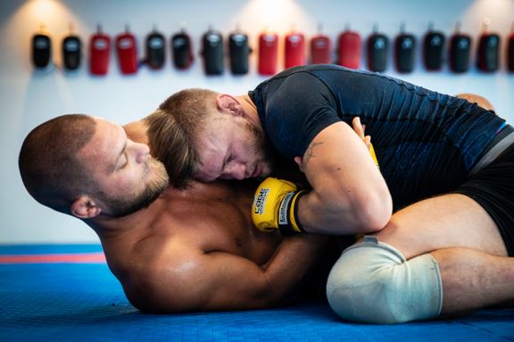 Bergenser samarbeider med MMA-utøver med imponerende rekord 