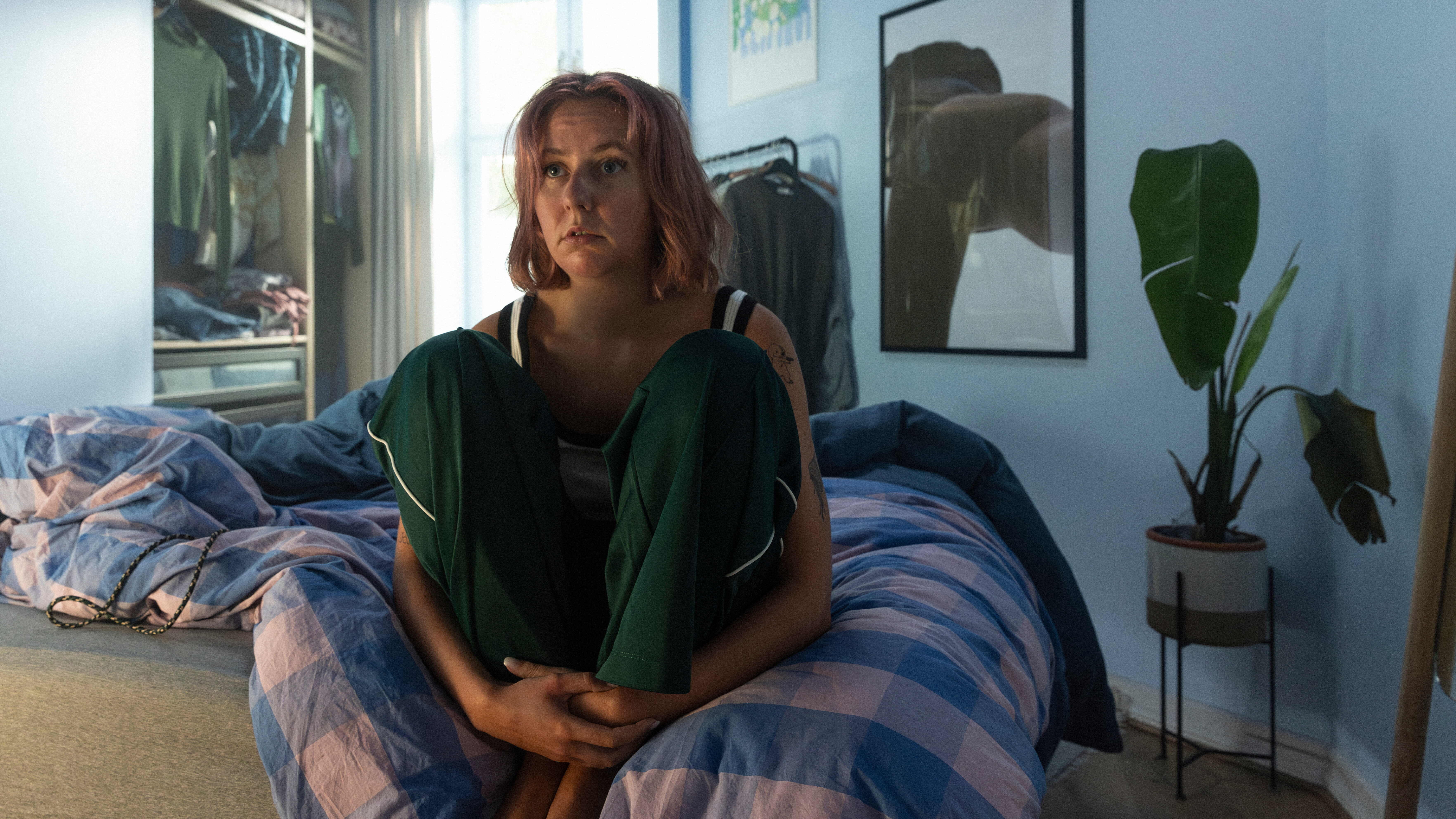 Kristine Grændsens karakter Ellen er trengende og fnisende i «Evig single». Hun tar hva som helst av menn i kebabkø. 