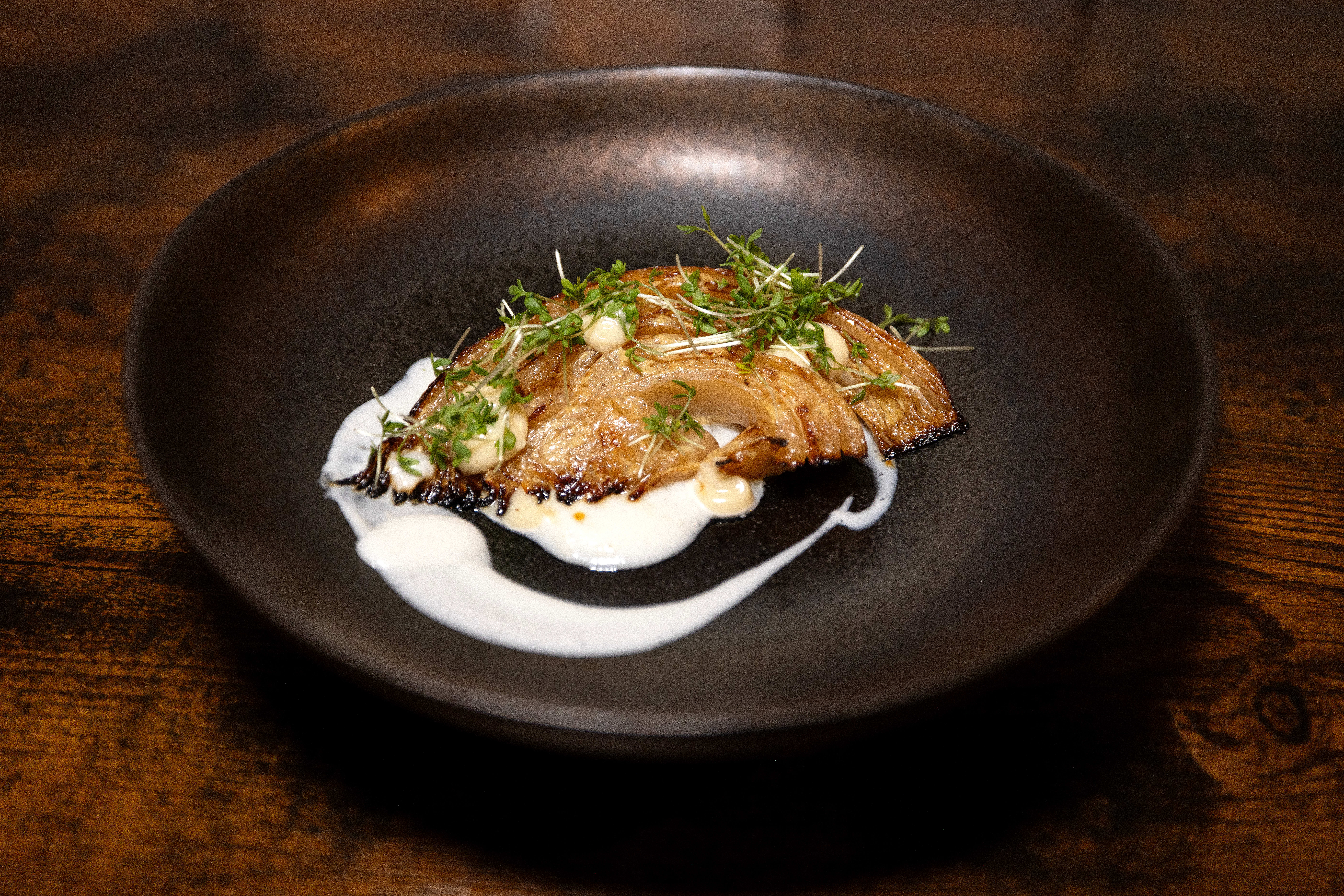 Nydelig kål med ajo blanco og ansjosmajones. 