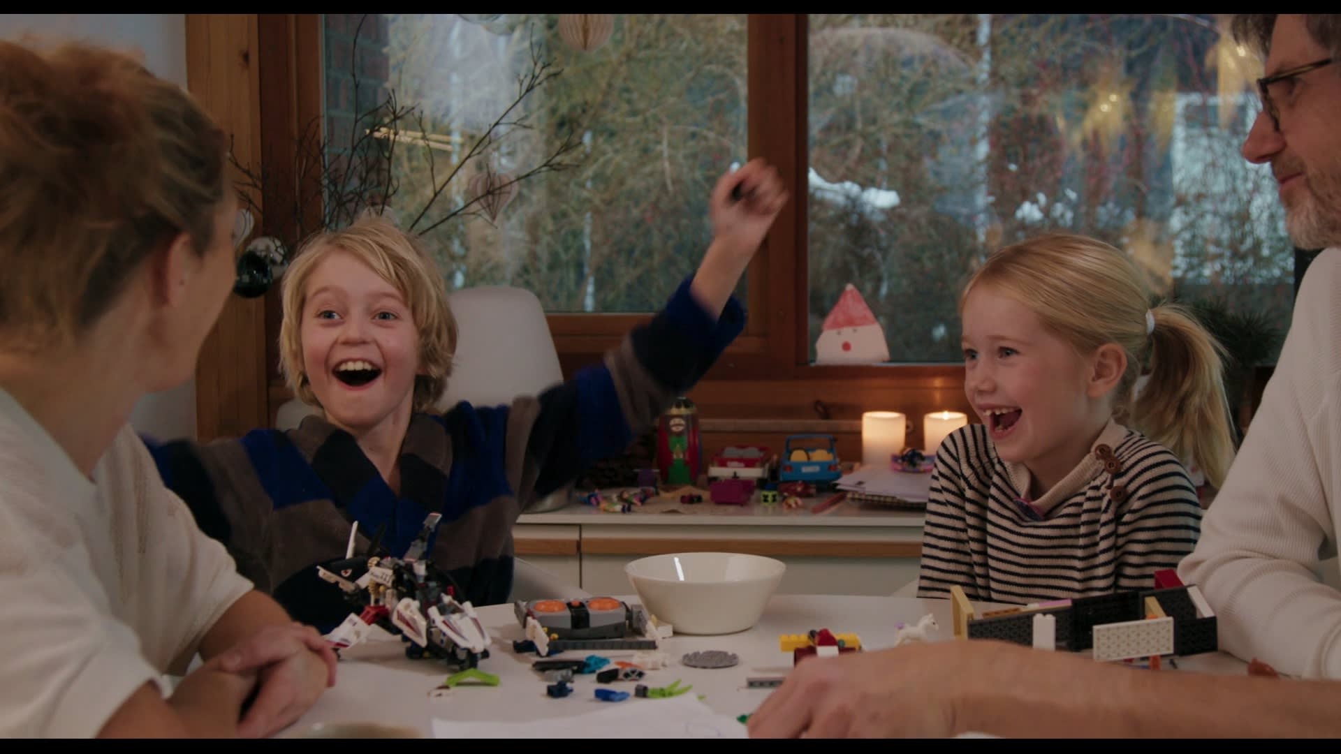 Filmen viser en ressurssterk norsk middelklassefamilie.