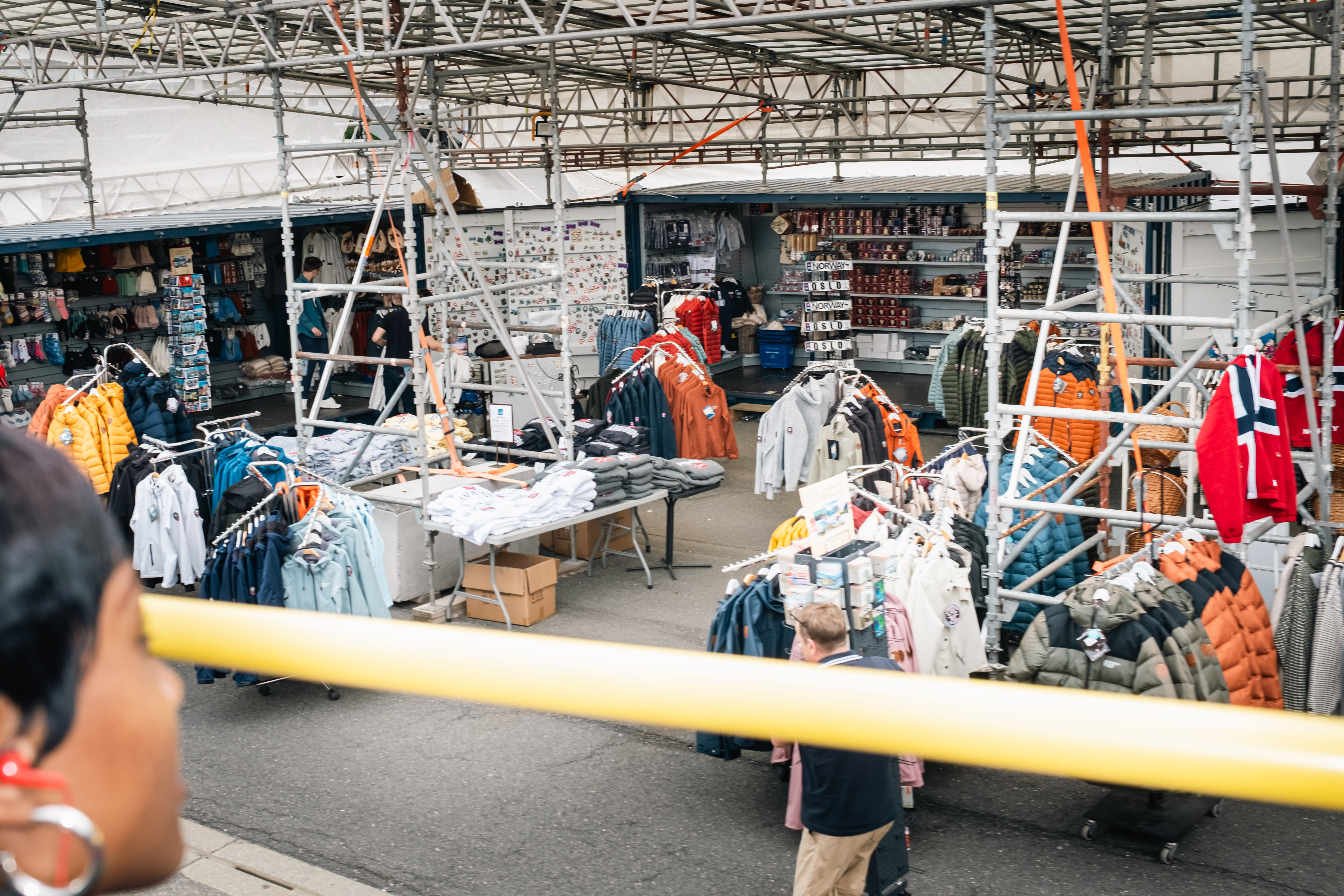Gavebutikken skriker pengemaskin. 