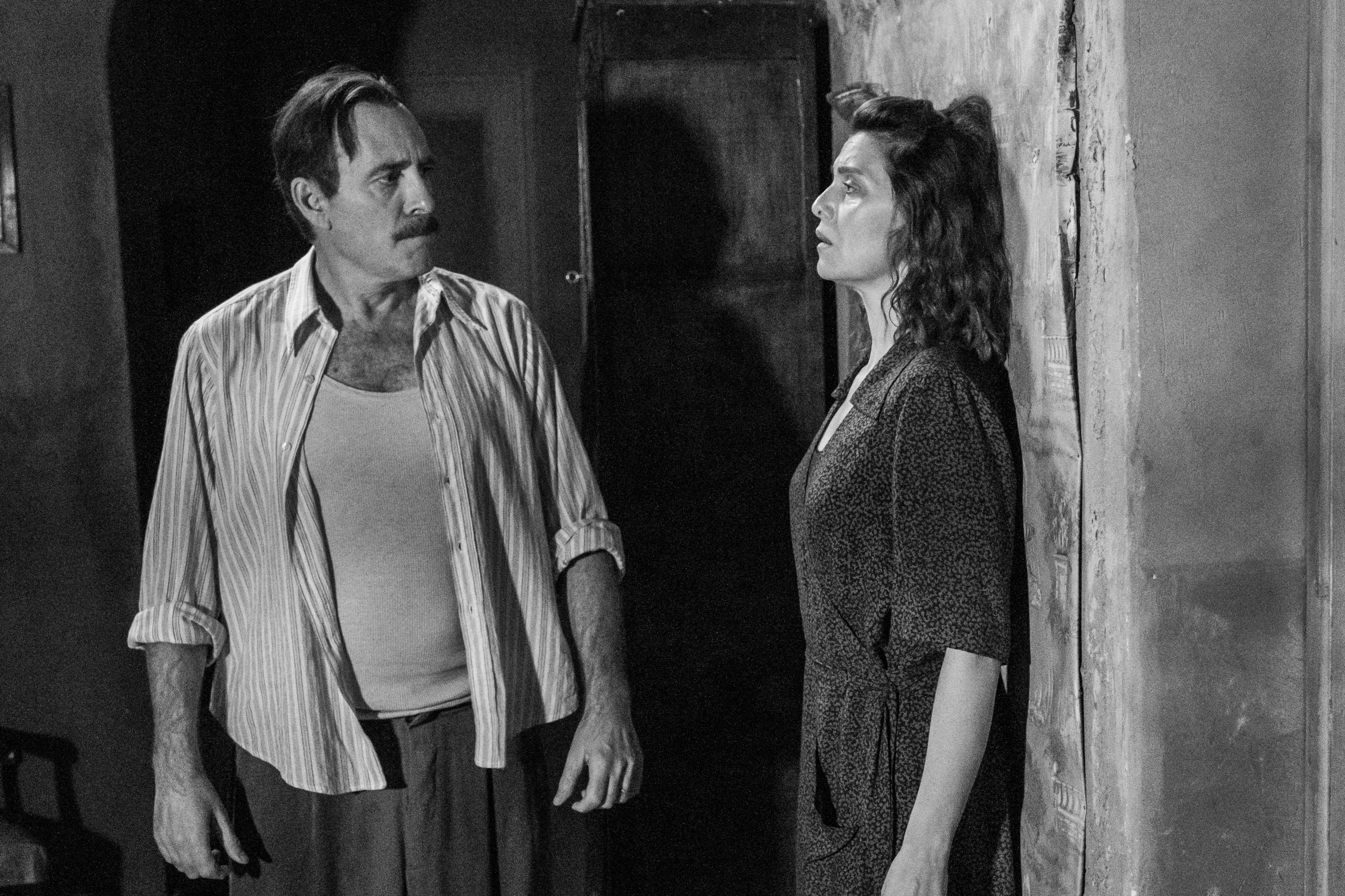 Volden i filmen kommer noen ganger til uttrykk gjennom dans.