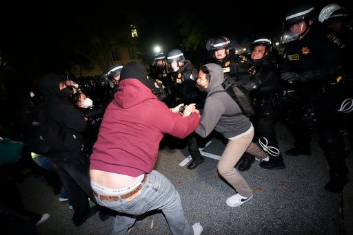 Minst 200 pågrepet under studentprotester i Los Angeles