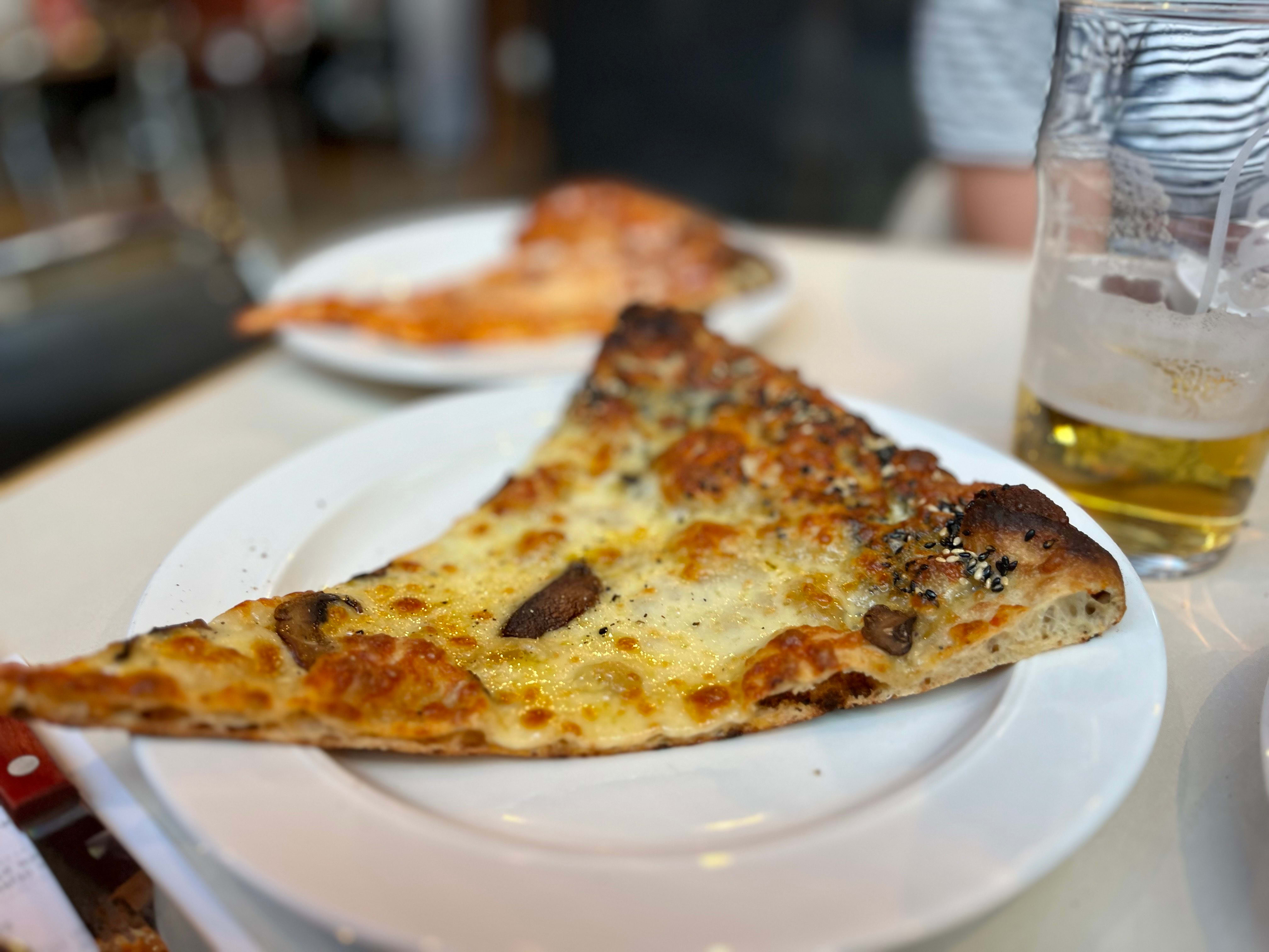 Månedens pizza med sopp skuffer denne kvelden. 