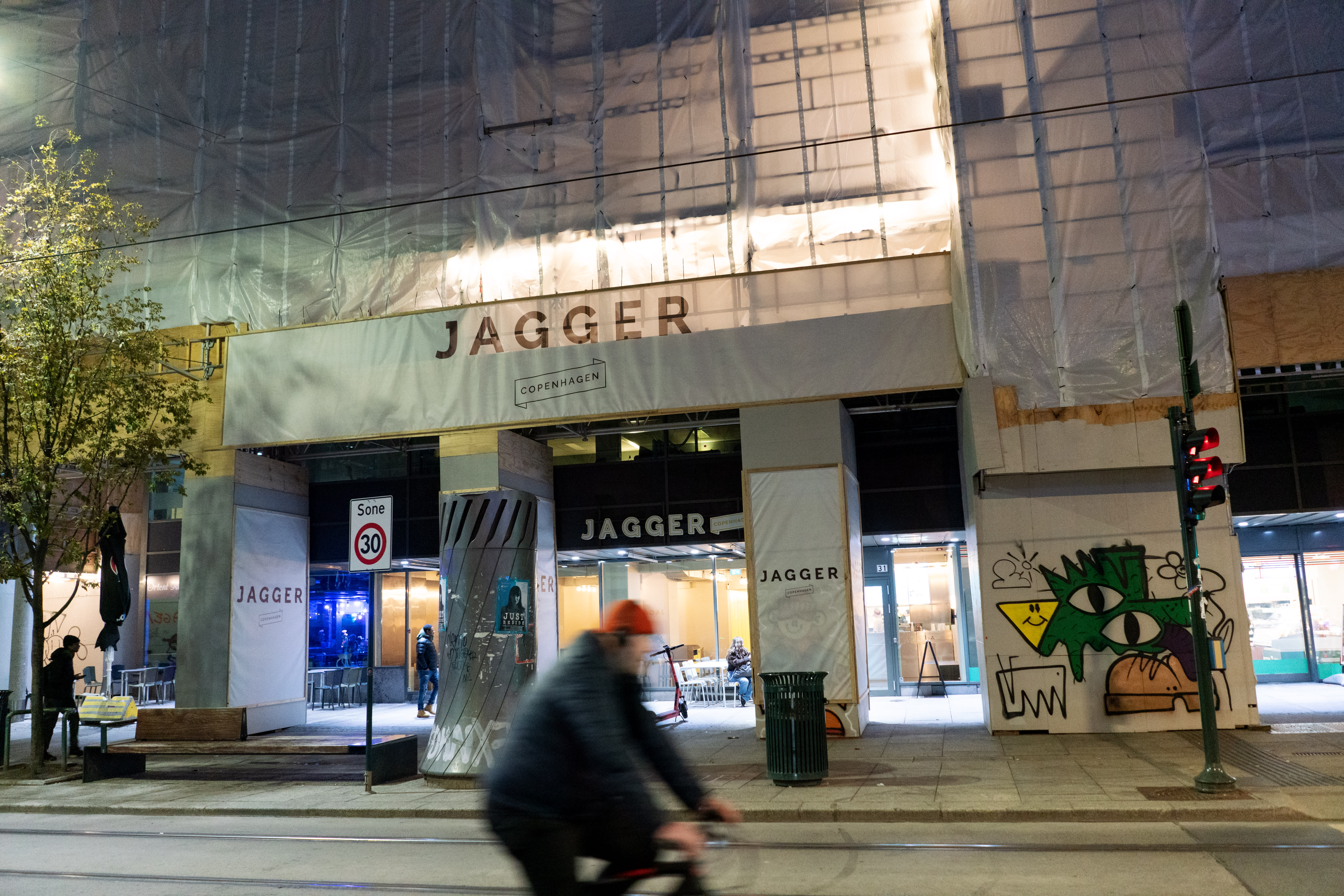 De dukker opp som ugress. Burgerstedene.