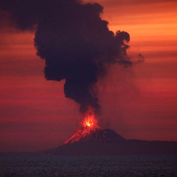   Indonesia forbereder seg på ny tsunami på grunn av vulkanutbrudd 