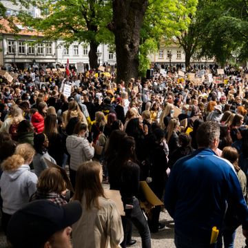 Helsearbeidere som deltok i demonstrasjon i Stavanger, settes i karantene