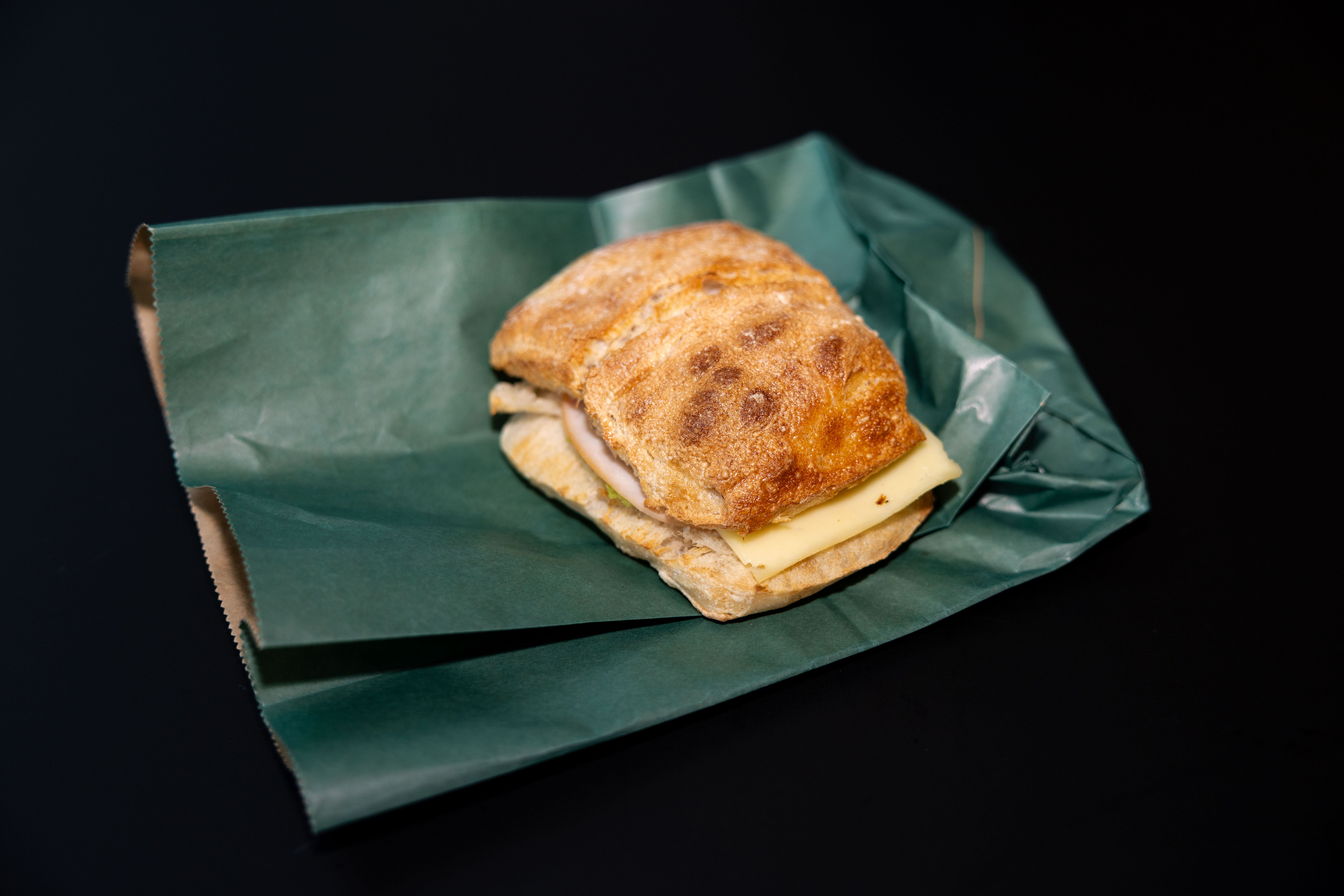 Brød med ost og skinke. Hvorfor klundre til noe så enkelt?