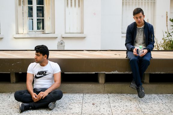 Noman (17) og Haseebullah (18) rømte til et liv på gaten i Paris da de ikke fikk opphold i Norge. Nå er de på vei tilbake. 