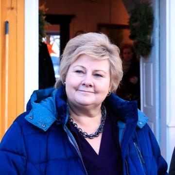 Erna Solberg peker på to personer som mulige etterfølgere