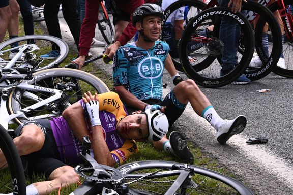 To massevelt da hjemmefavoritten Julian Alaphilippe innfridde i Tour de France-åpningen