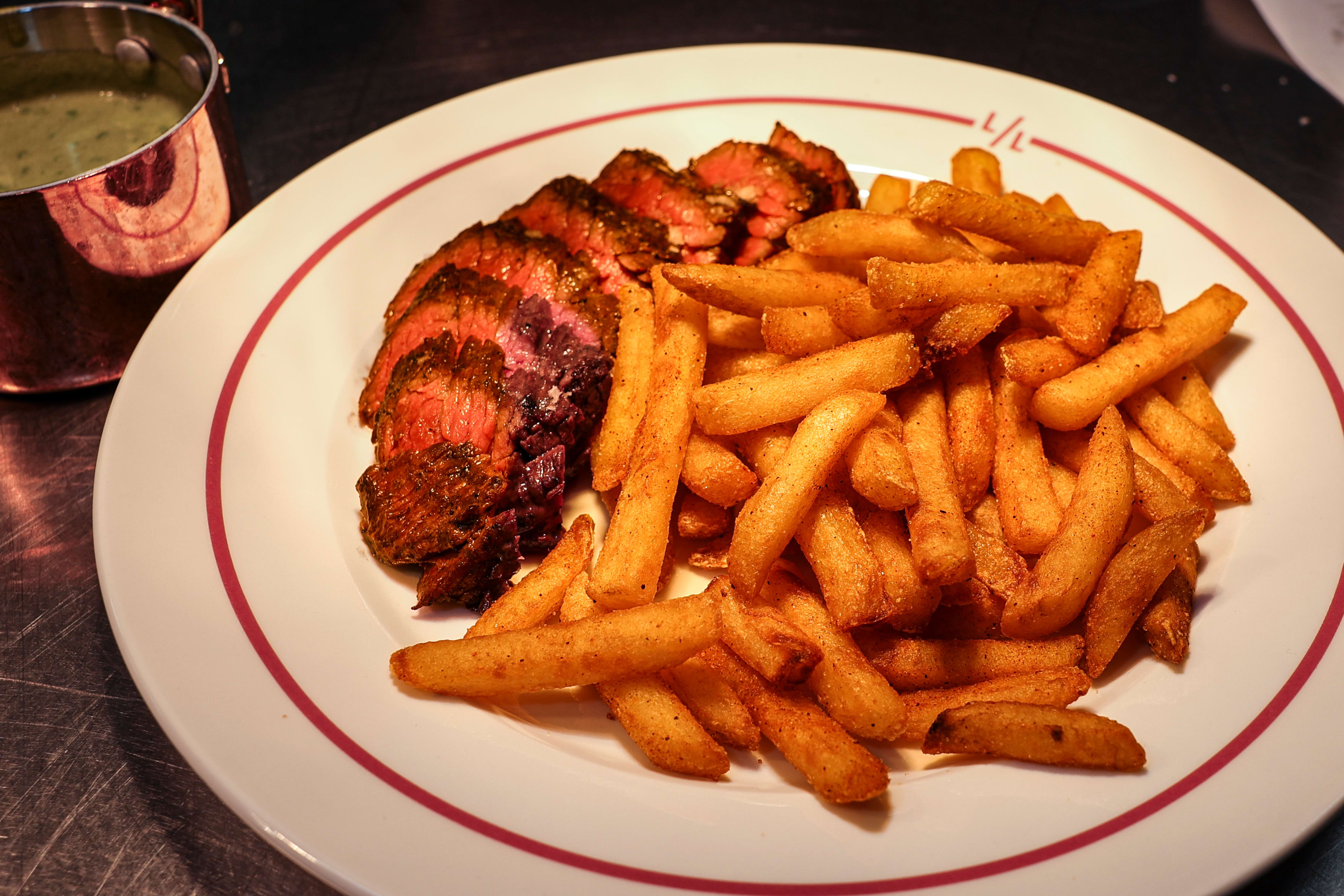 Skirt steak med fries smaker knallgodt. 