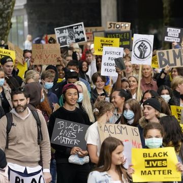 Rundt 1400 demonstranter trosset helseminister Høies råd