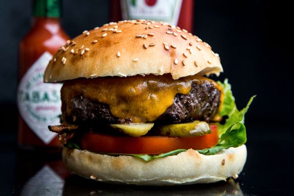 Matforskere: – Det er svært uheldig at Aftenpostens kommentator anbefaler å spise medium-rå hamburgere.  