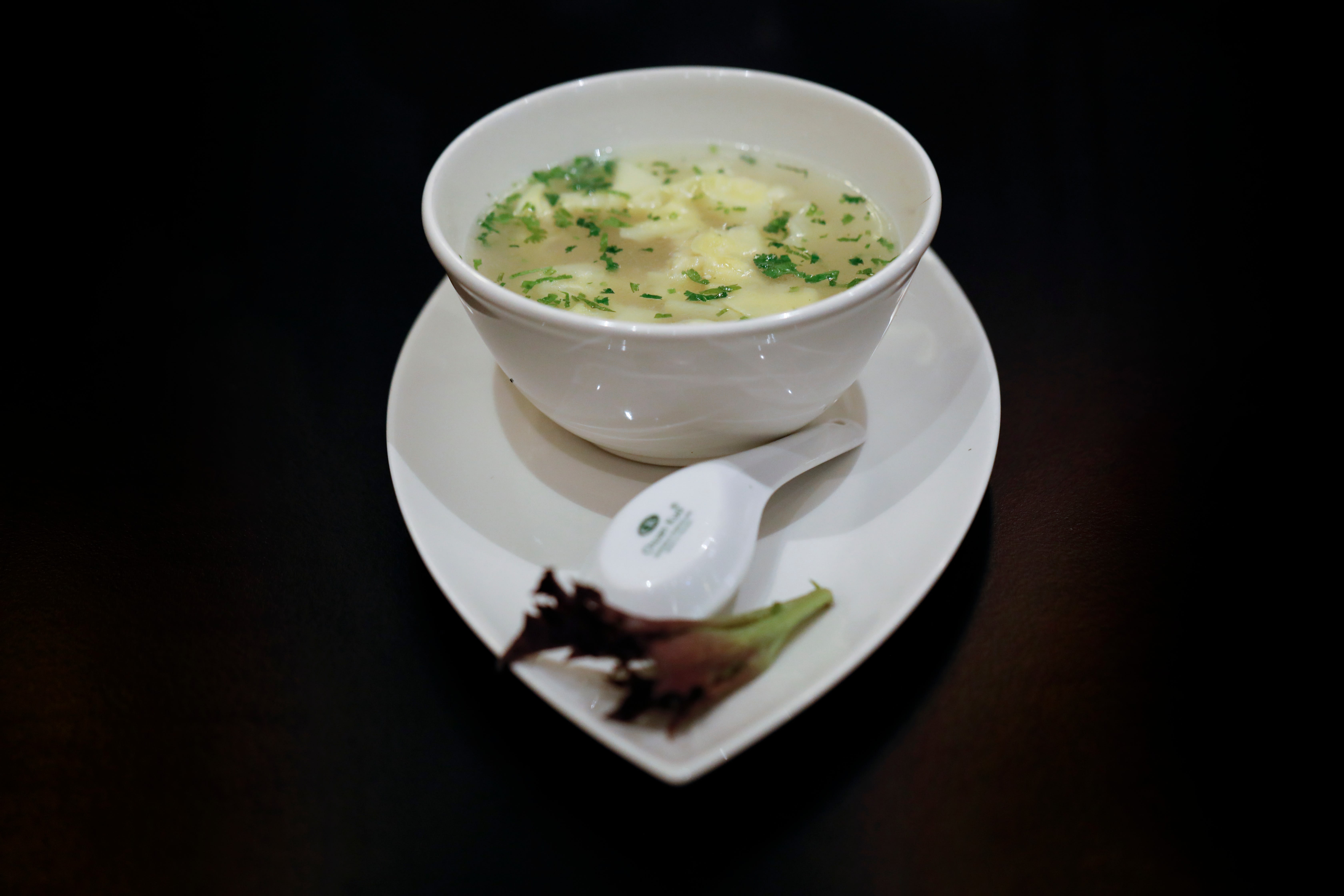 Won ton-suppen varmer i vinterkulden.