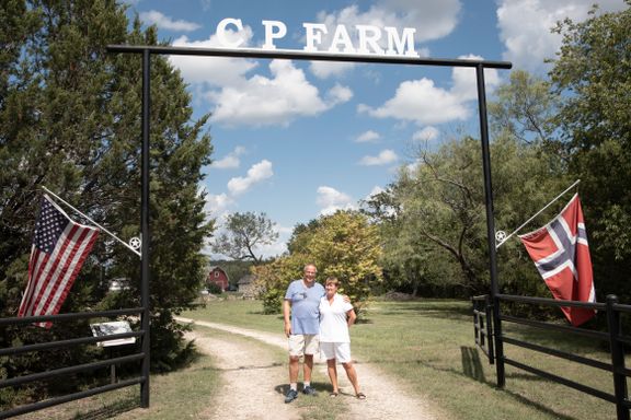 Paret kjøpte seg historisk gård i «den norske hovedstaden» i Texas: – Ikke dyrere enn en norsk hyttetomt