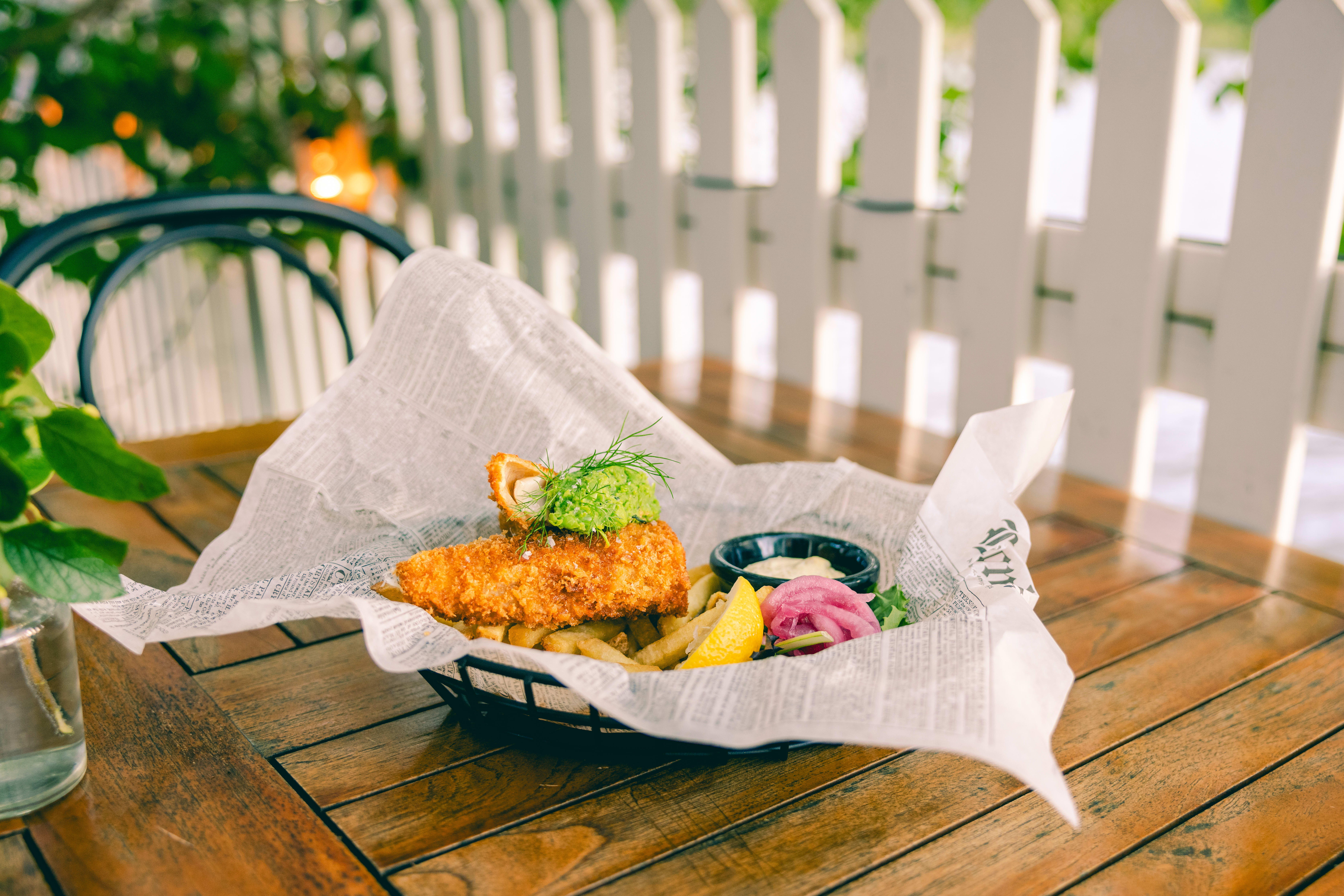 Fish and chips-en er ganske god, men står ikke i stil til prisen. 