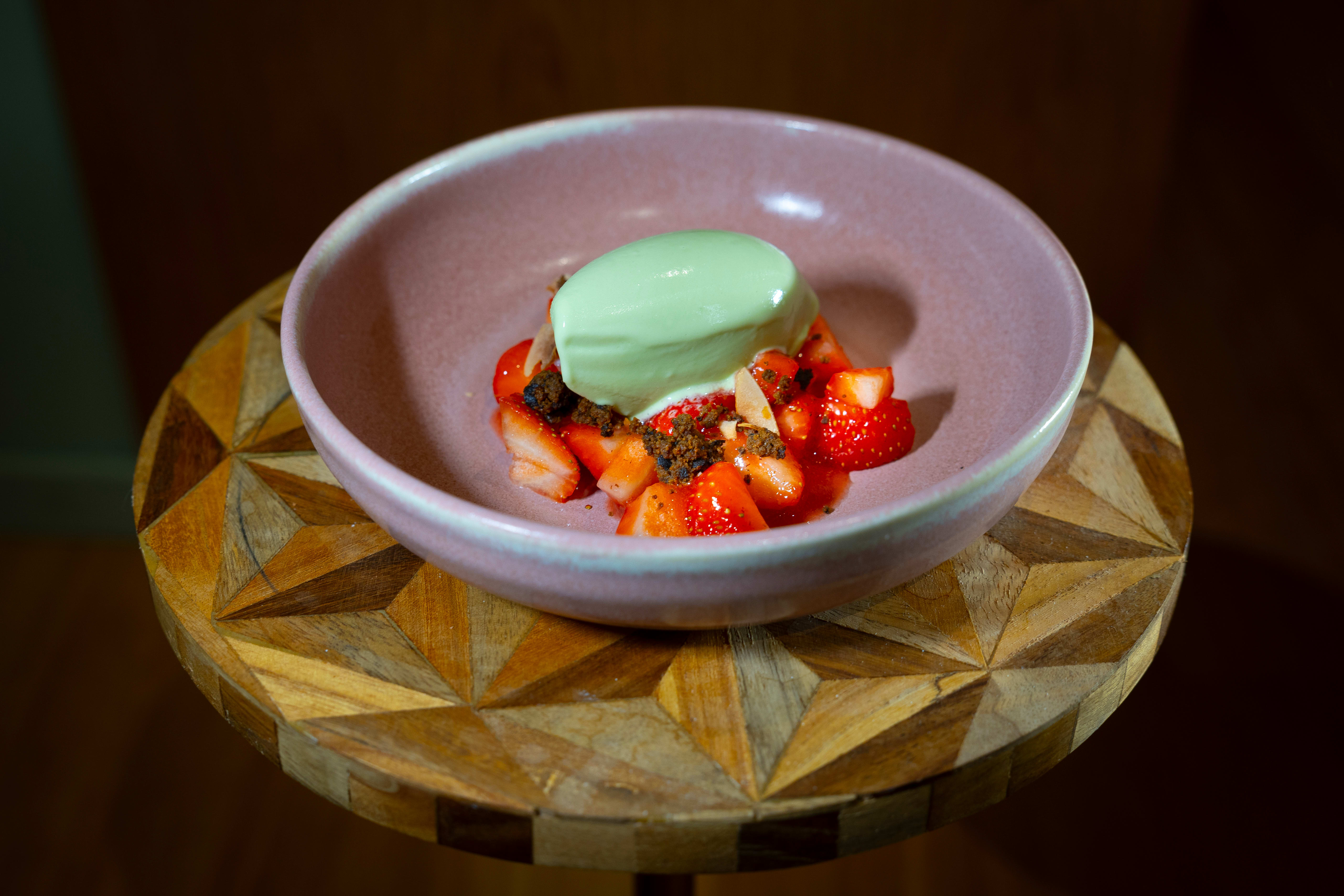 Pandanis med jordbær og hvit sjokolade.