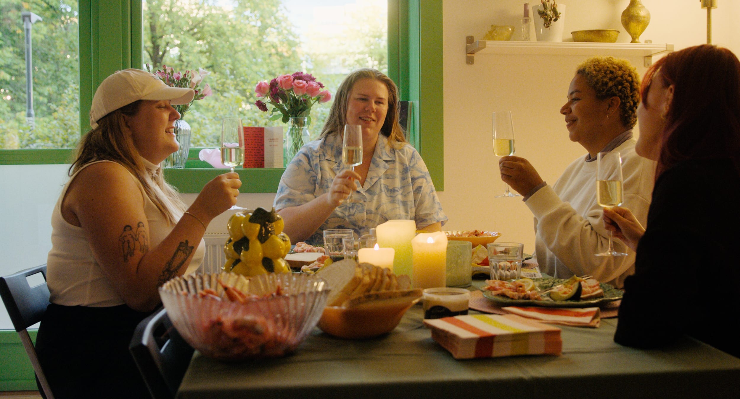 Filmen flyr høyt og lav i tone og emosjoner.