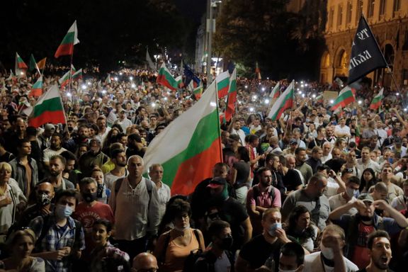 Minst 60 pågrepet etter sammenstøt i Bulgaria
