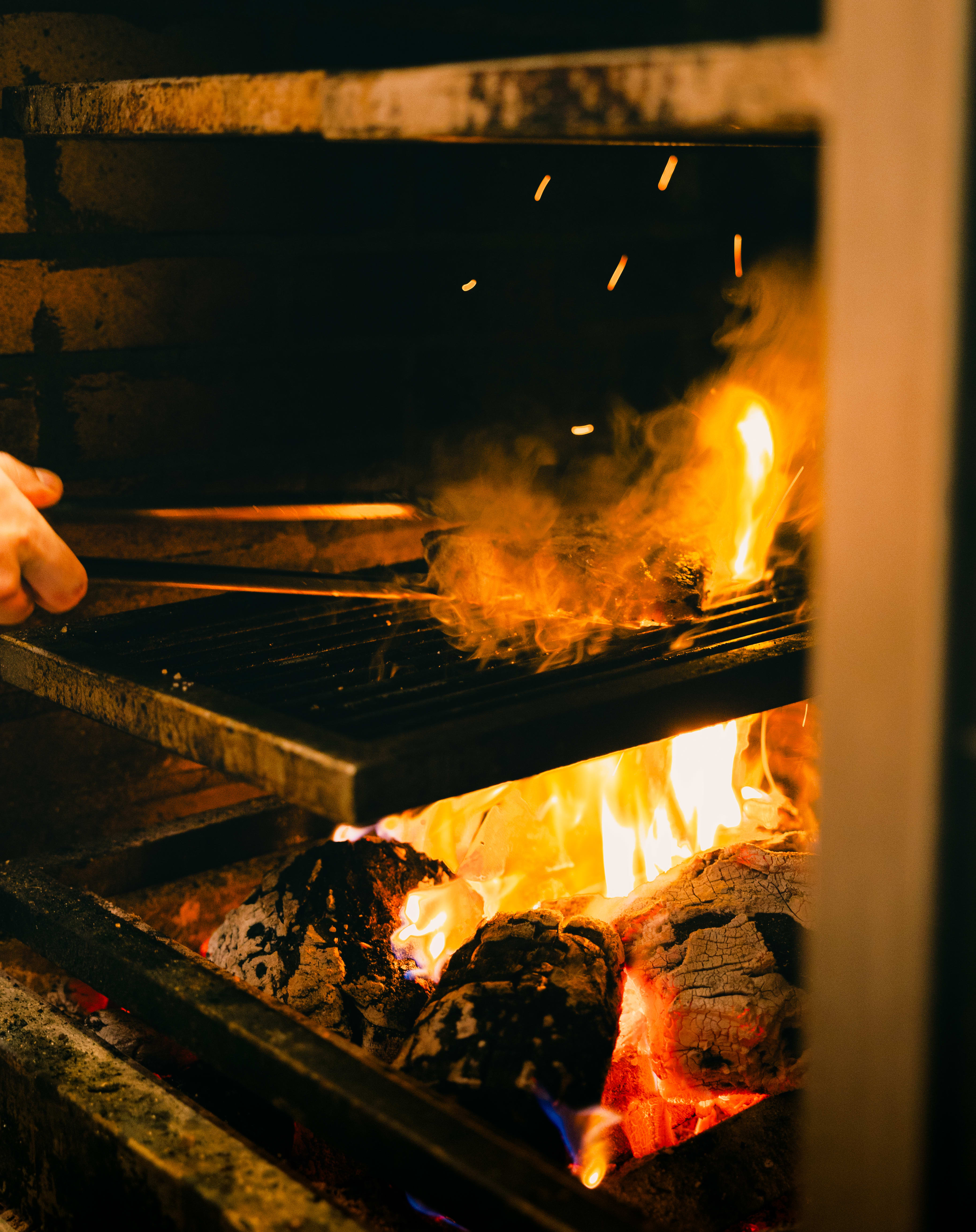 Restaurantens grue gir spesielt god smak på kjøttet. 