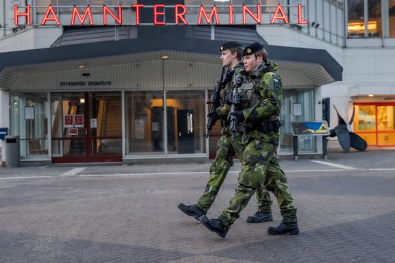 Sverige har flyttet soldater og stridskjøretøyer. Finland har valgt en annen strategi. 