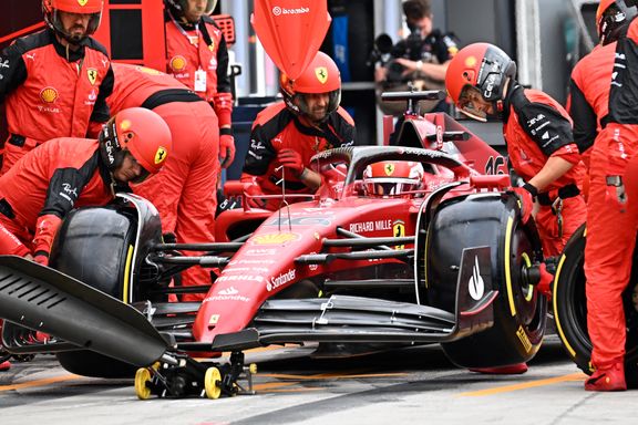Verstappen vinner - Ferrari bommer: – Ydmykende nederlag