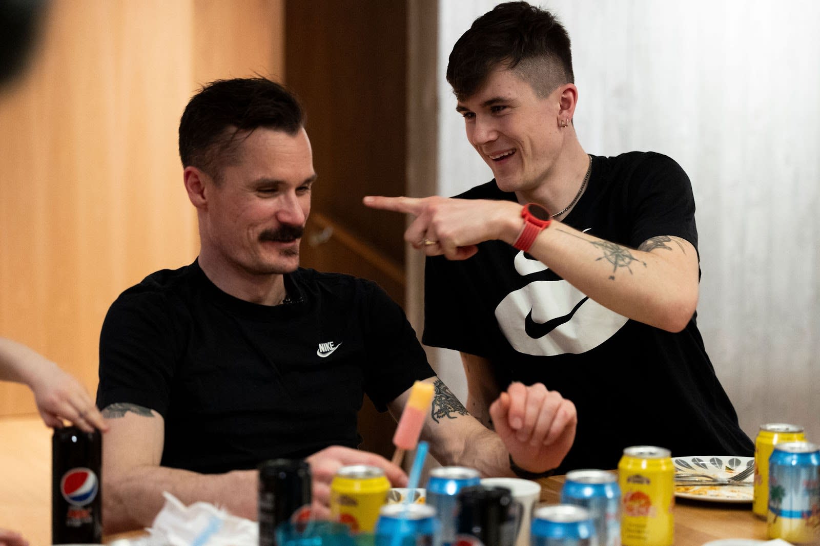 Brødre som jobber tett sammen, Henrik og Jakob Ingebrigtsen.