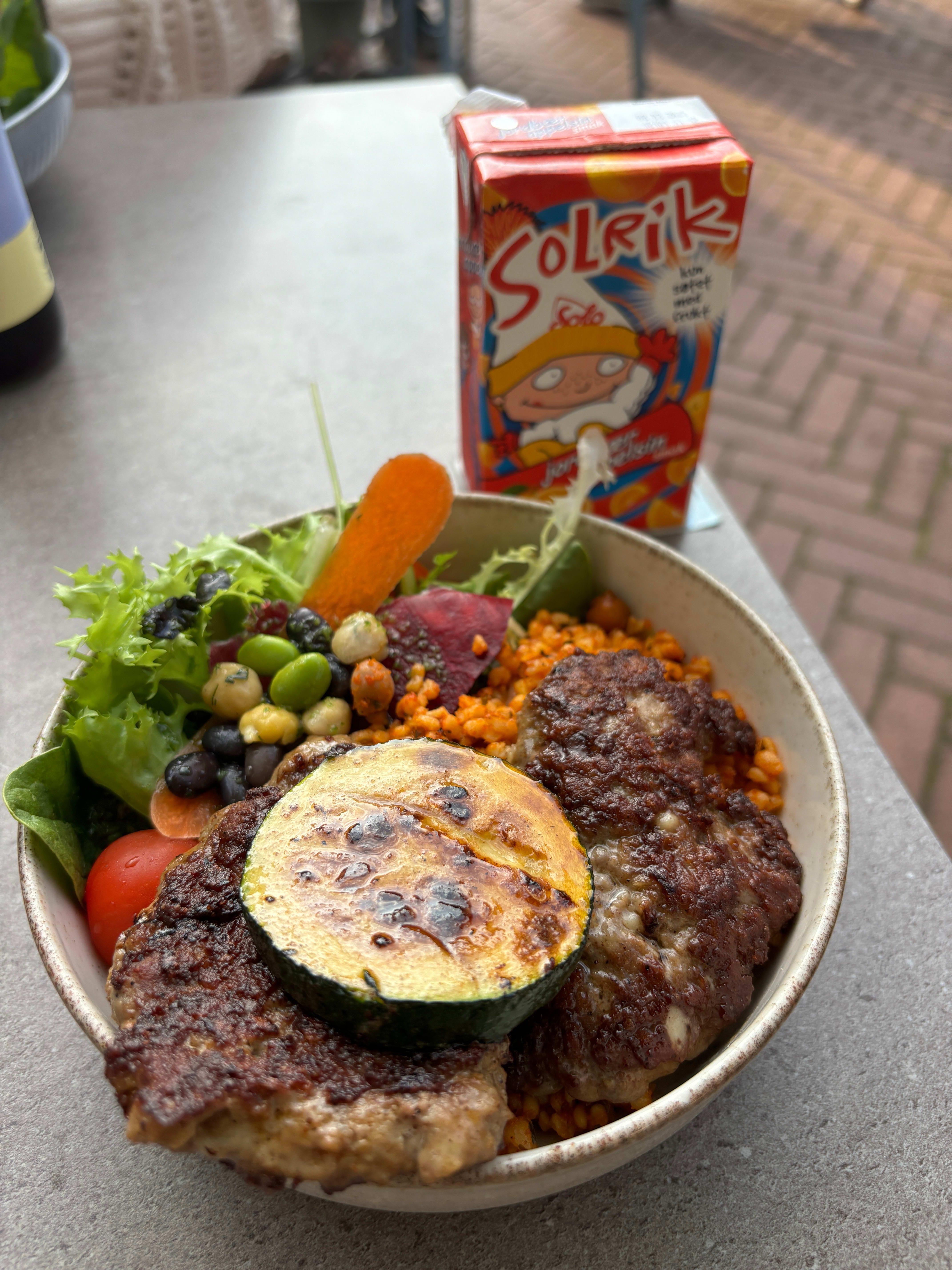 Mini alaturka med köfte. Den kan fås med köfte, kylling eller squashkaker. 