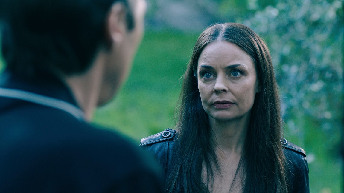 Hevneren Hermine (Agnes Kittelsen) får en av de viktigste historiene i «Exit 3». 