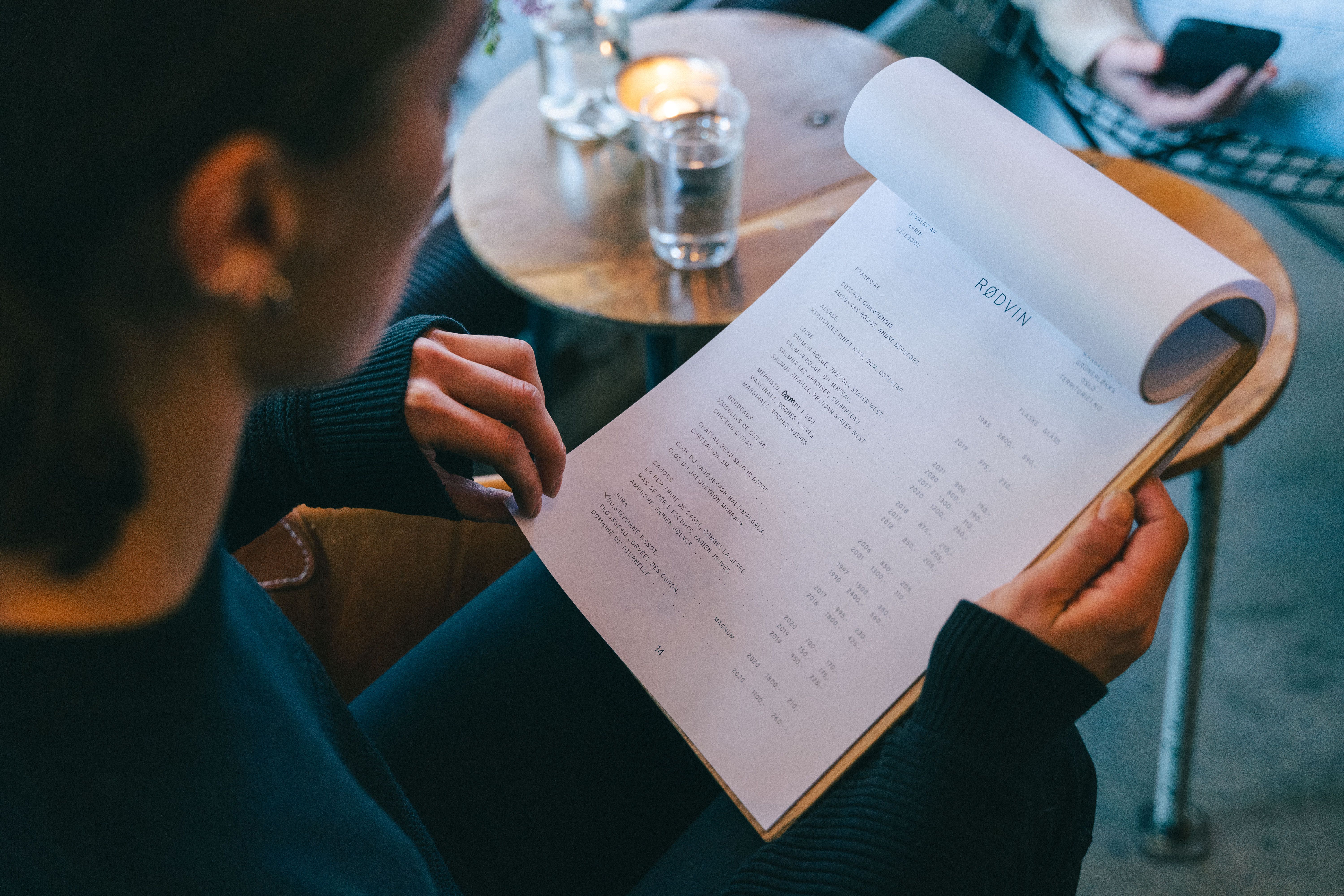 Er det bare oss, eller er vin på restaurant plutselig blitt veldig dyrt?