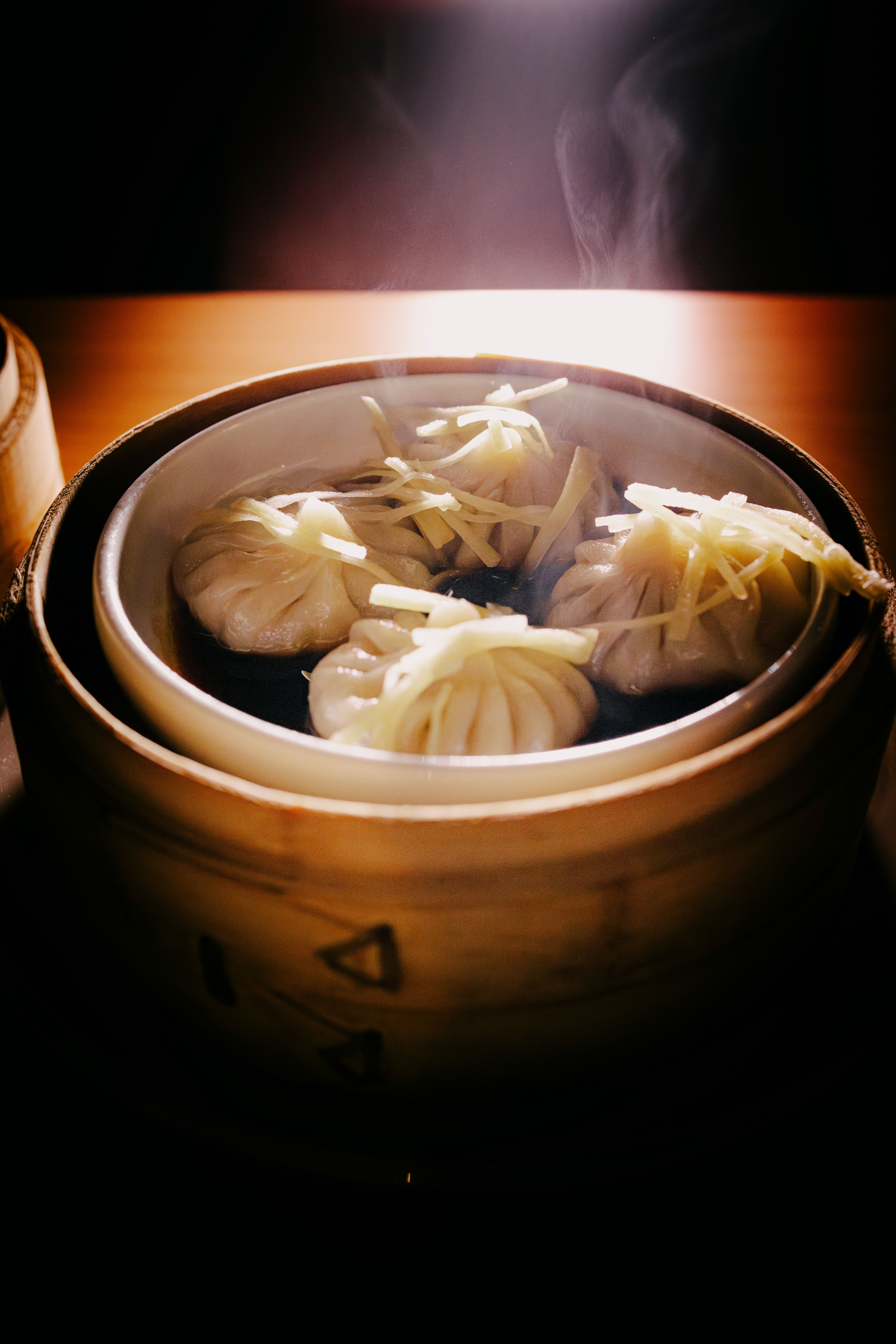 Rykende ferske suppedumplings varmer både kropp og sjel. Bare pass på så du ikke brenner tungen!