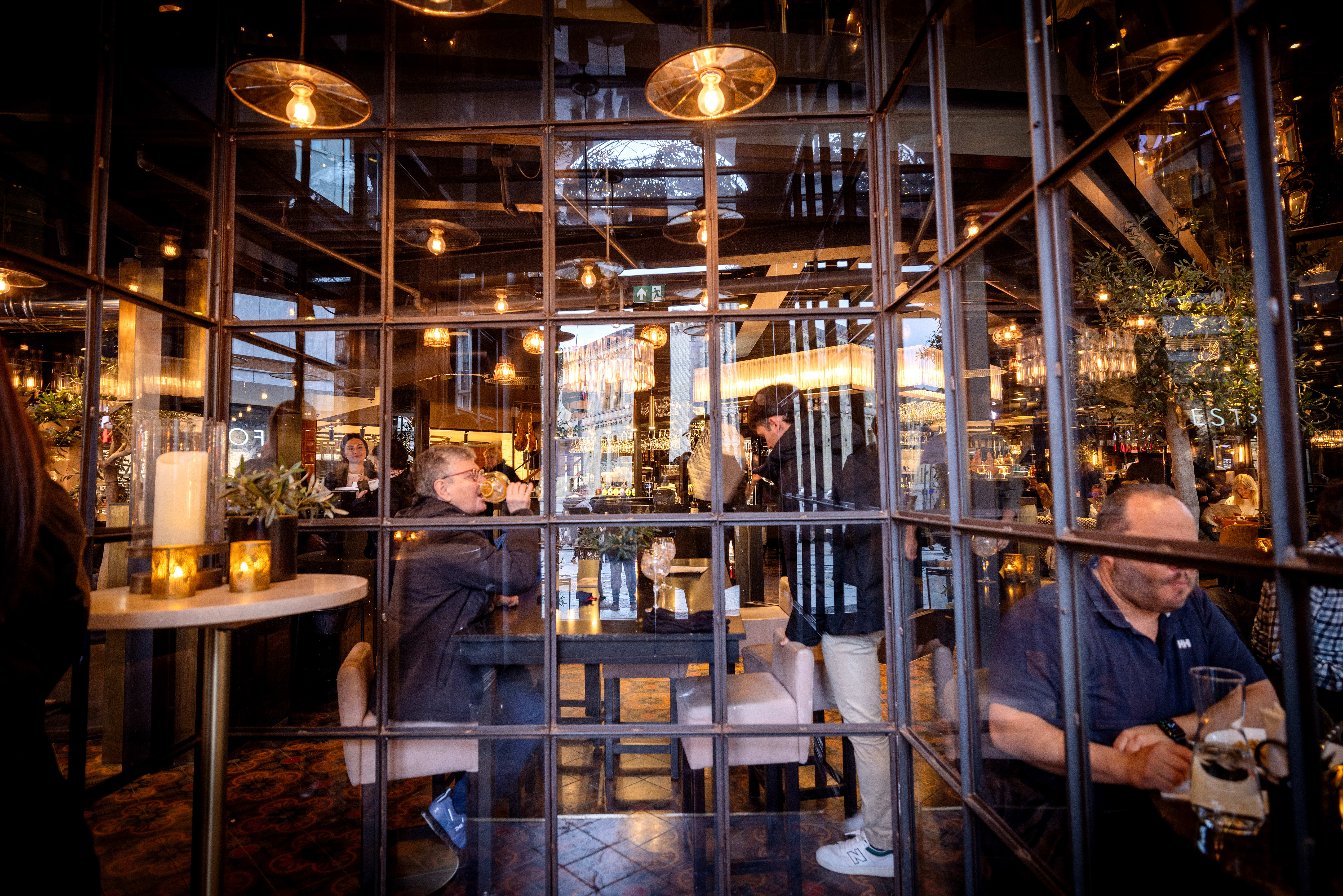 Mørke og lune lokaler midt på Egertorget.