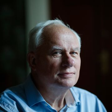 Geir Lundestad, mangeårig direktør ved Nobelinstituttet, er død 