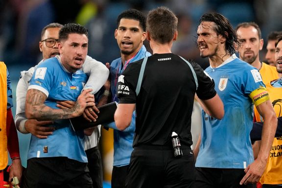 Fire Uruguay-spillere utestengt for dårlig oppførsel i VM 